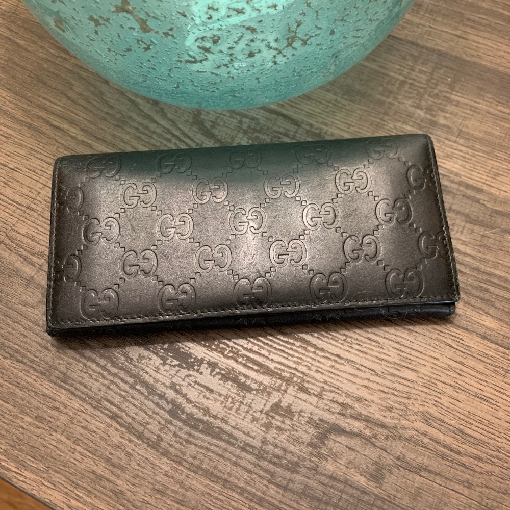 Authentic Gucci bi-fold long wallet sima